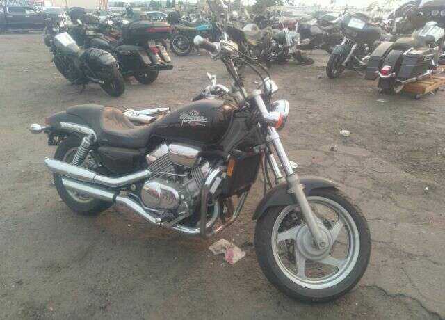 Honda VF750C (MAGNA)