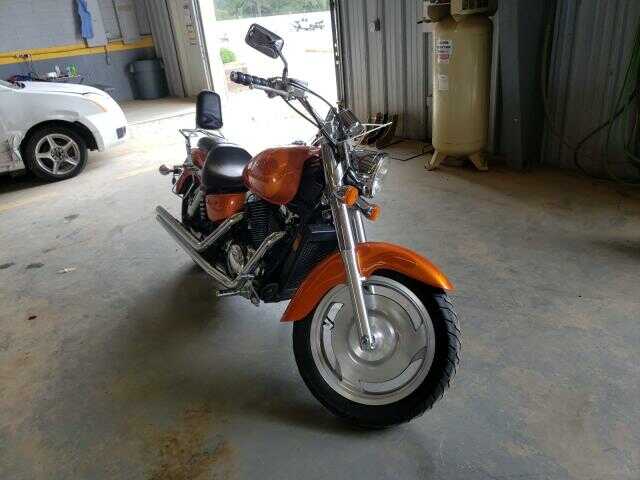 Honda VT1100C2 (SHADOW SABRE)