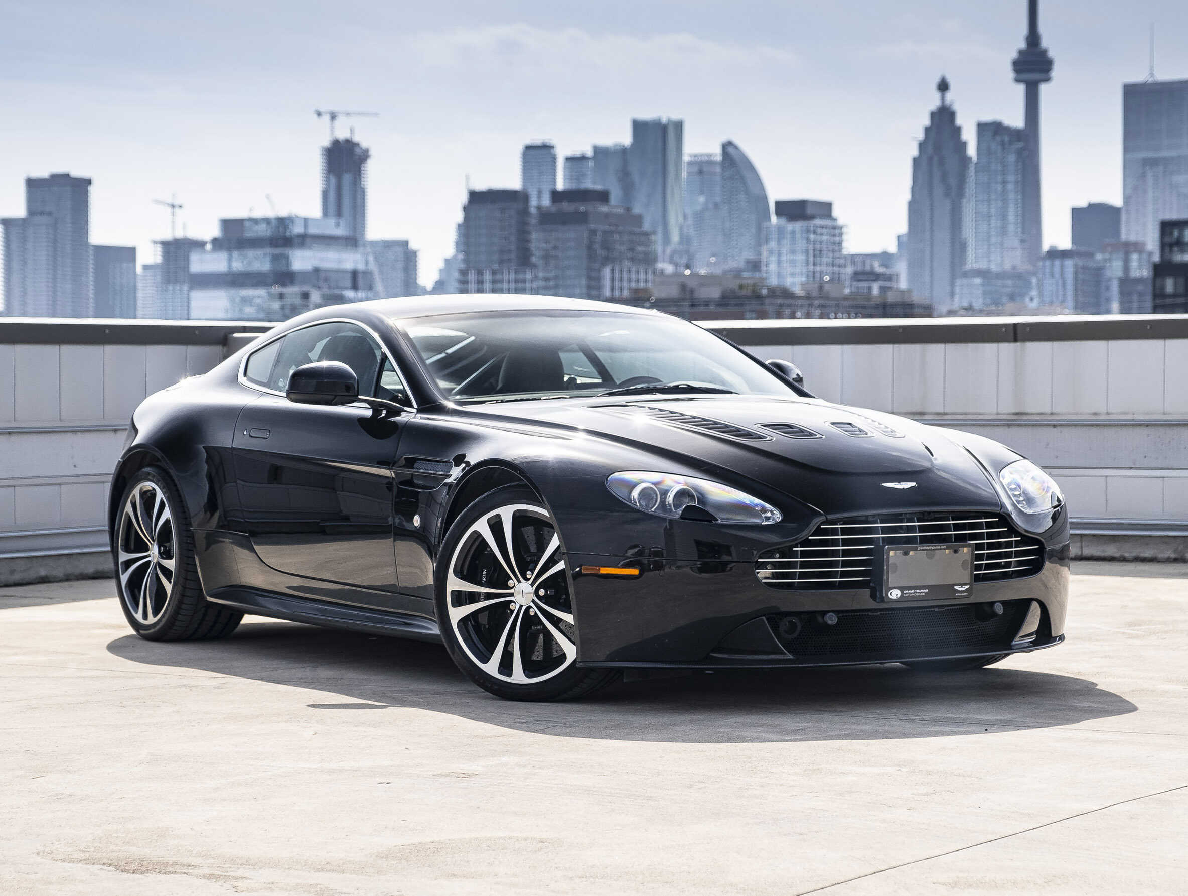 Aston Martin V12 Vantage