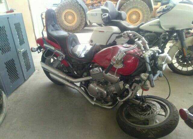 Honda VF750C (MAGNA)