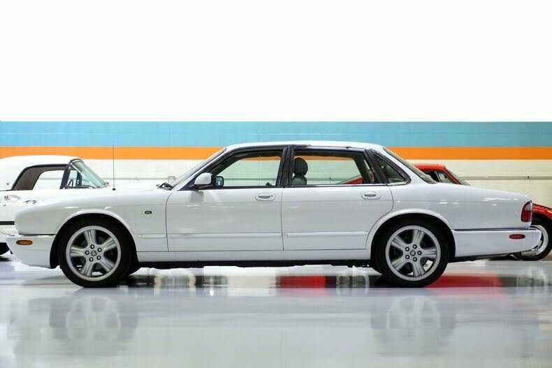 Jaguar XJR
