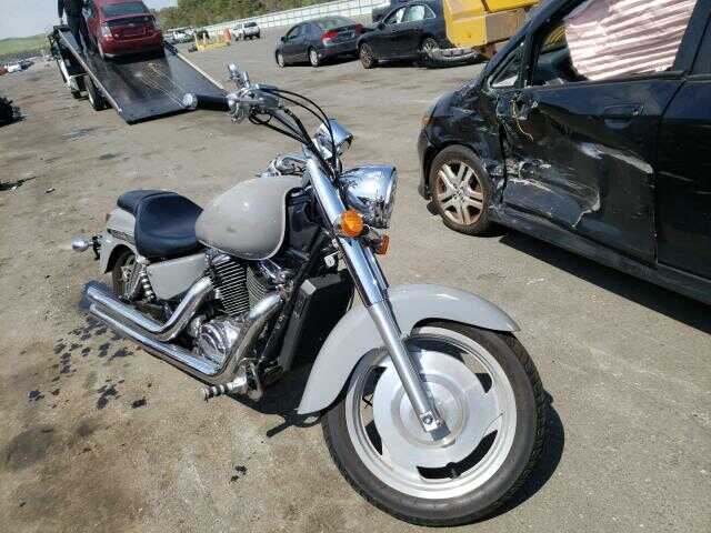 Honda VT1100C2 (SHADOW SABRE)
