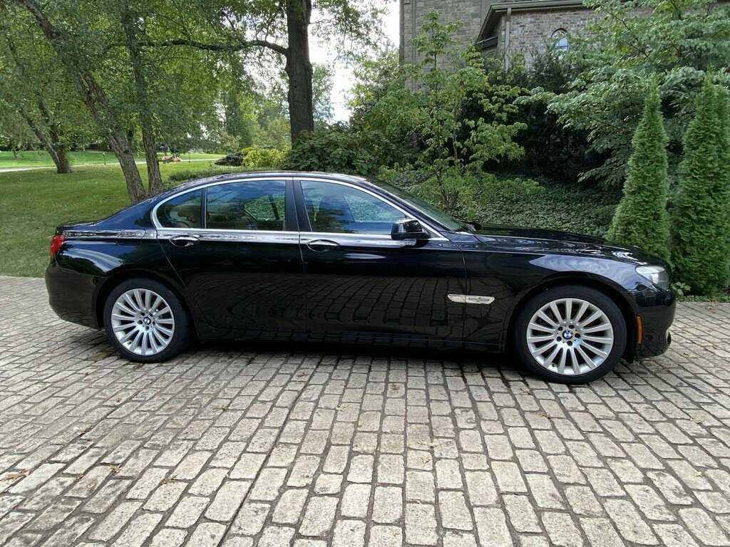 BMW 740i