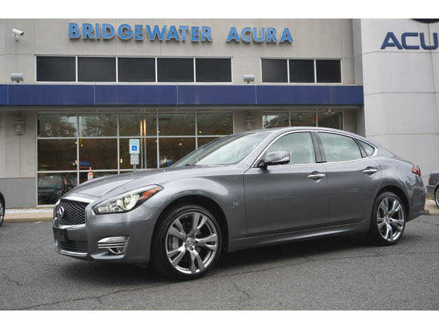 Infiniti Q70