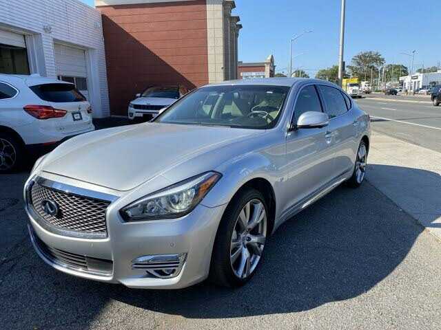 Infiniti Q70L
