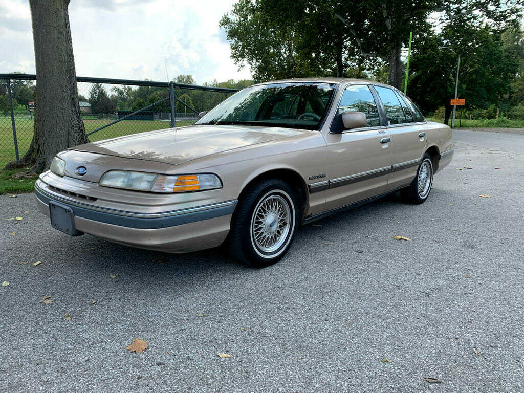 Ford Crown Victoria