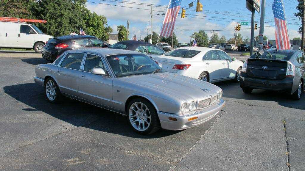 Jaguar XJR