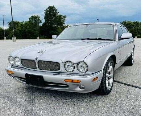 Jaguar XJR