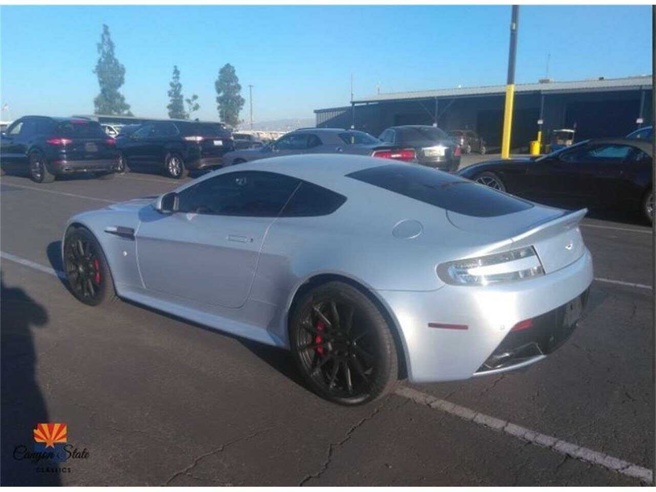 Aston Martin V12 Vantage