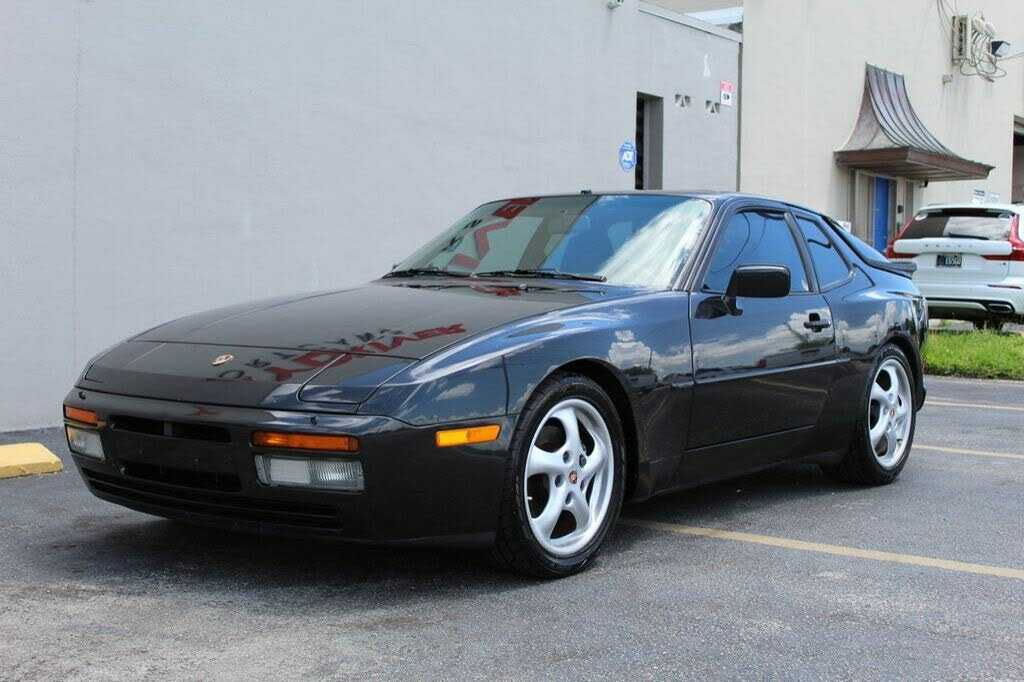 Porsche 944