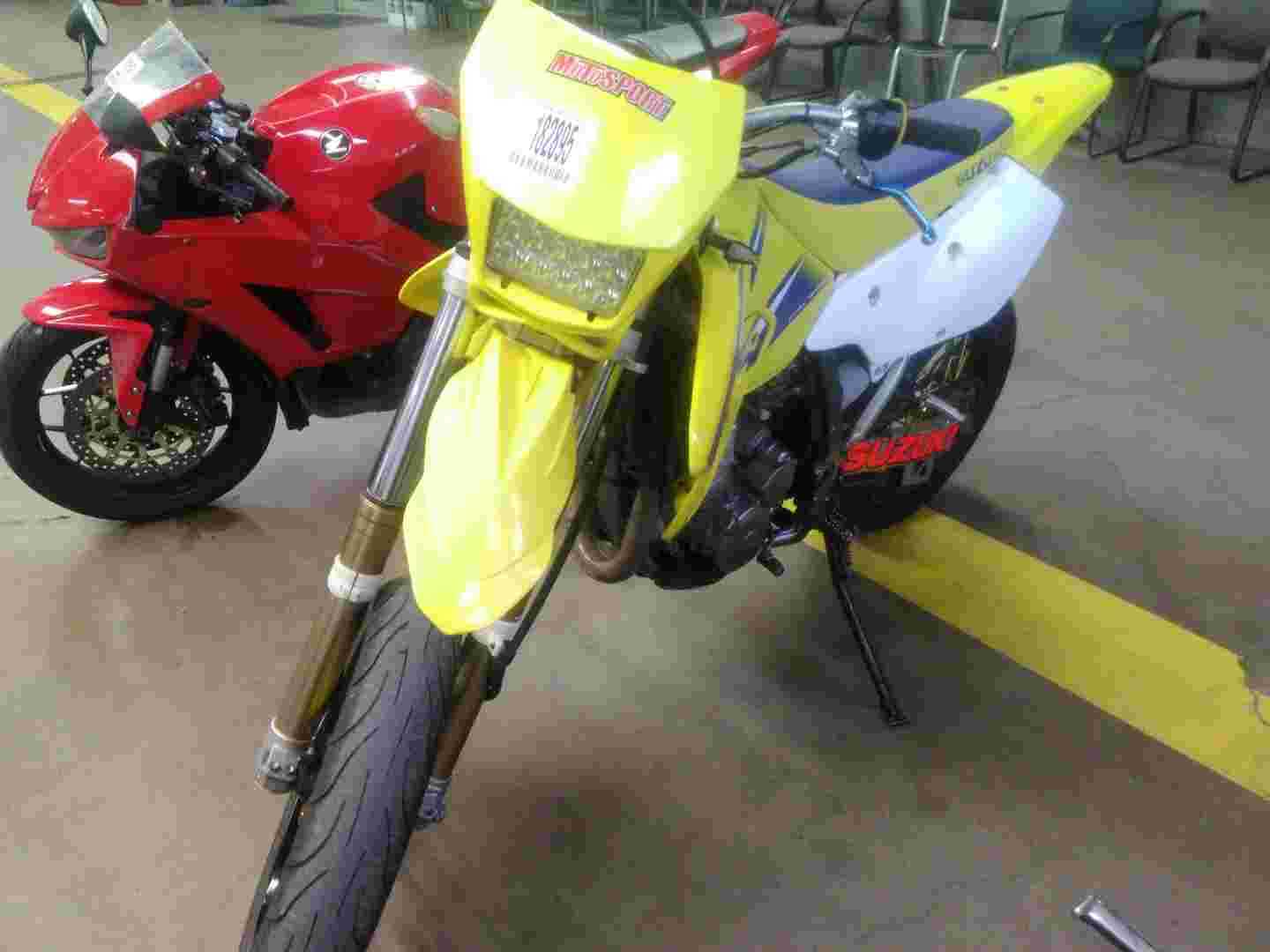 SUZUKI