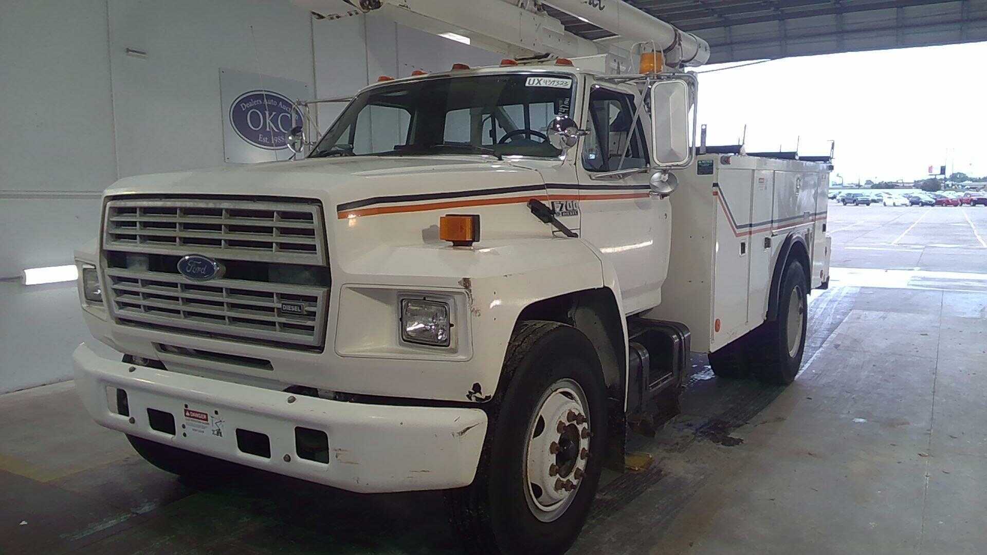 Ford F-700