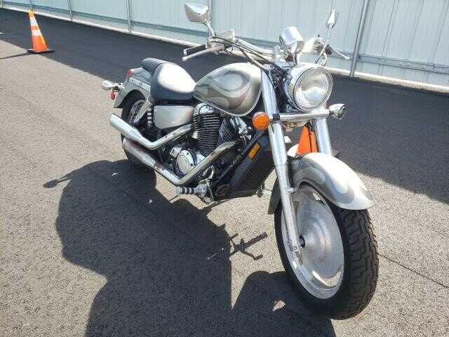 Honda VT1100C2 (SHADOW SABRE)