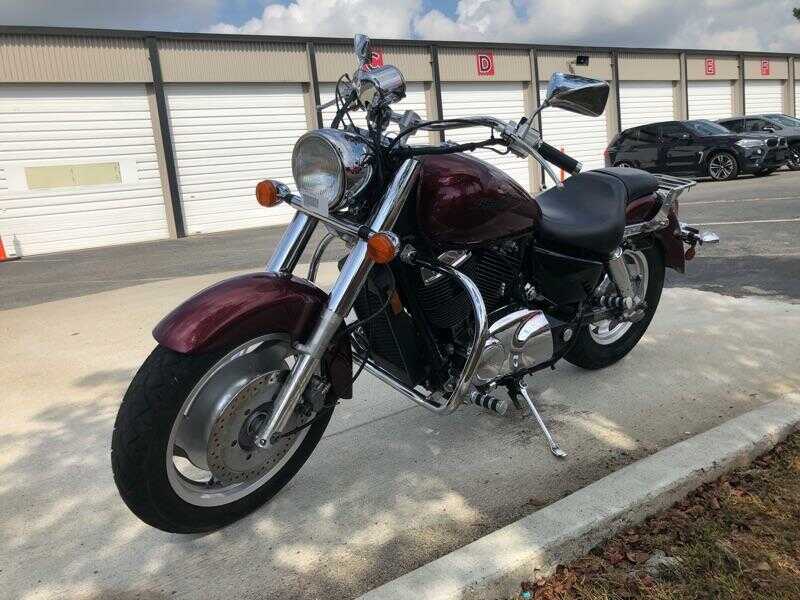 Honda VT1100C2 (SHADOW SABRE)