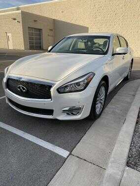 Infiniti Q70L