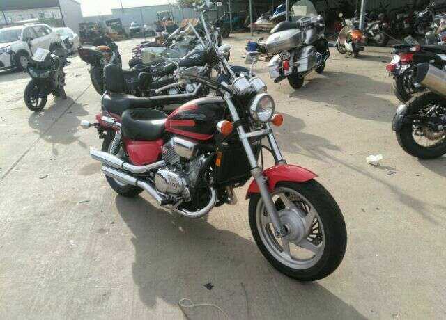 Honda VF750C2 (MAGNA)