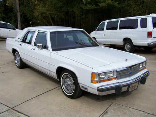 Ford Crown Victoria