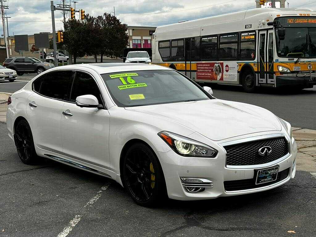 Infiniti Q70L
