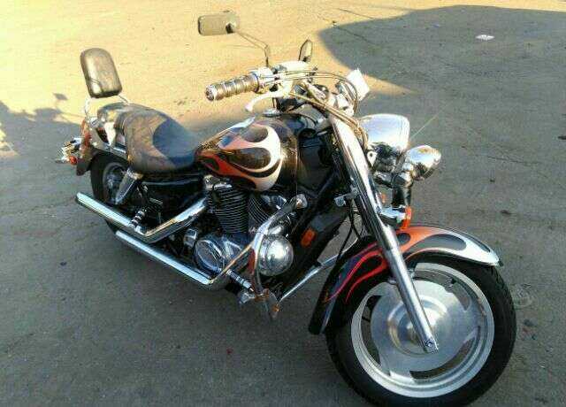 Honda VT1100C2 (SHADOW SABRE)