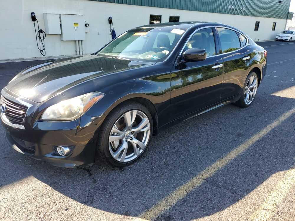 Infiniti M56
