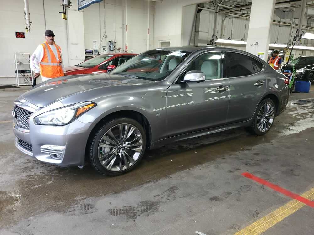 Infiniti Q70
