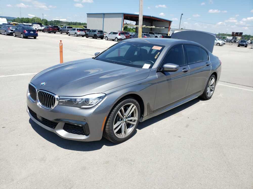 BMW 740i