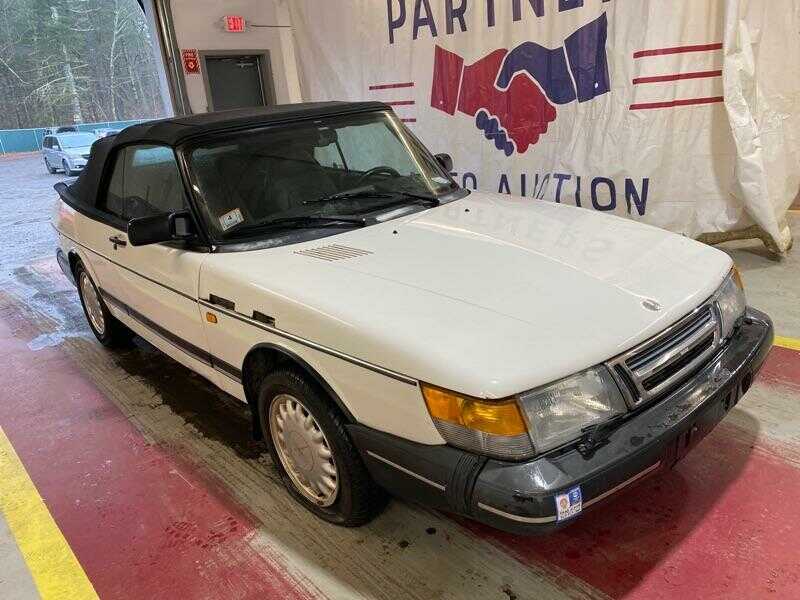 Saab 900
