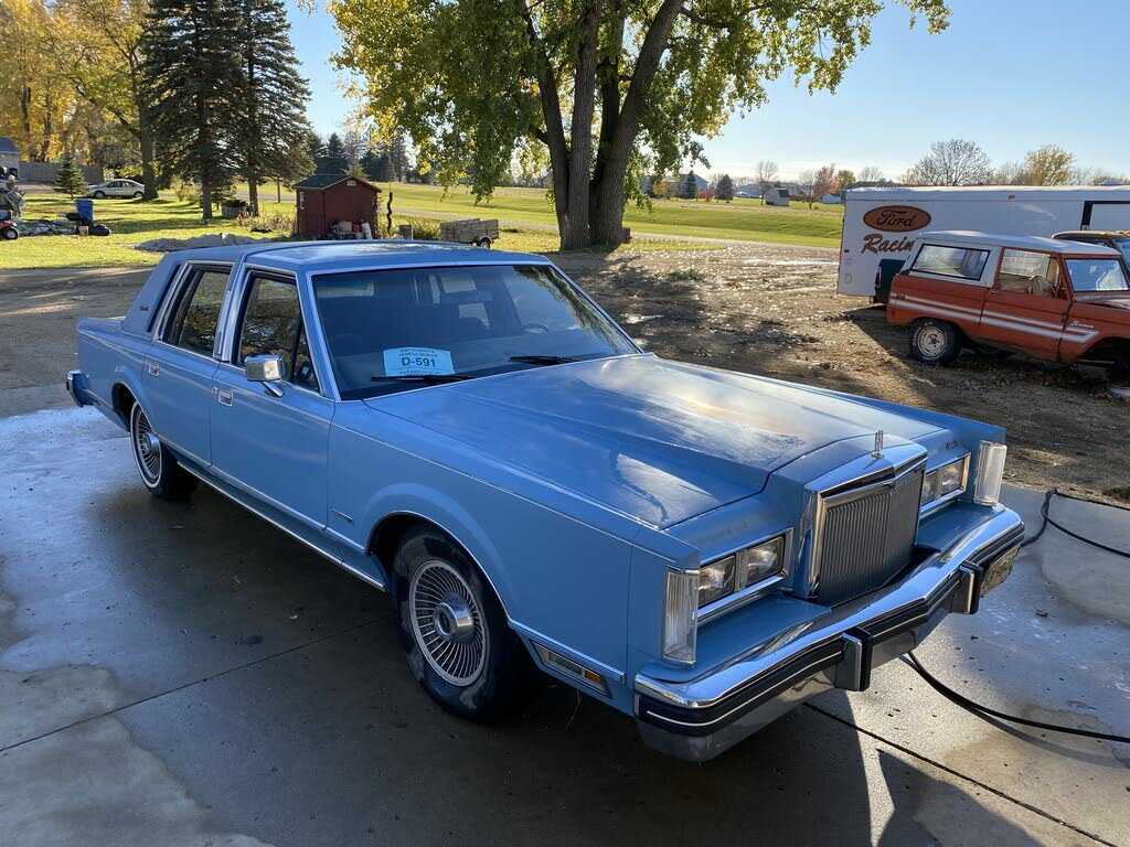 Lincoln town car 1982