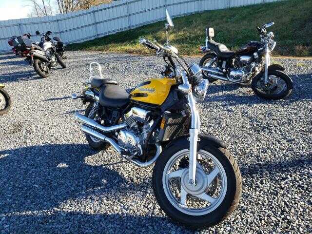 Honda VF750C2 (MAGNA)
