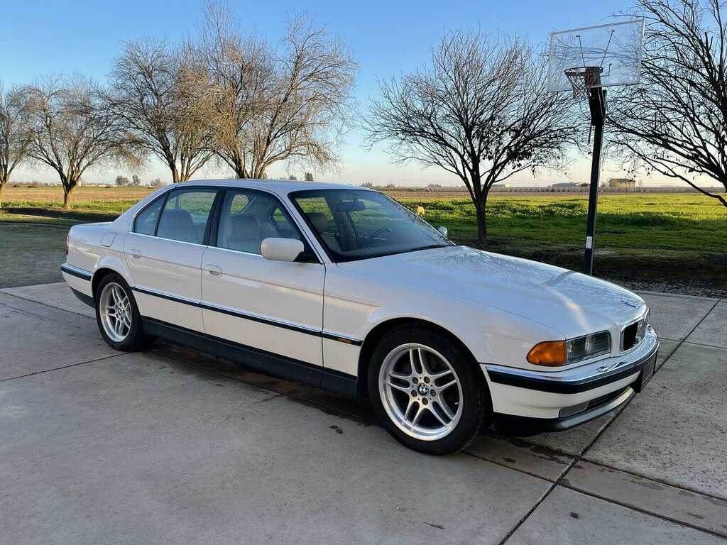 BMW 740i