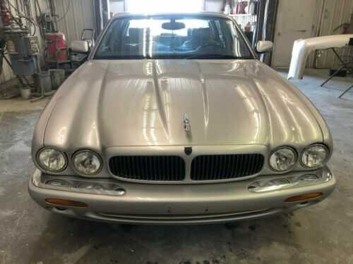 Jaguar XJ