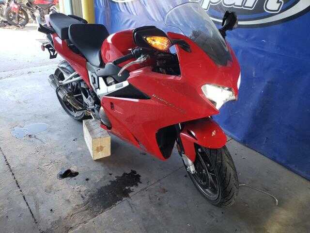 Honda VFR800F (INTERCEPTOR)