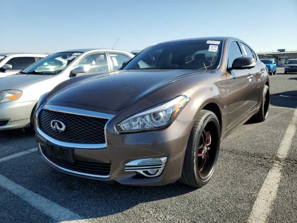 Infiniti Q70