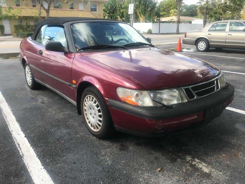Saab 900