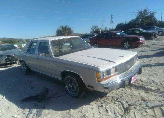 Ford Crown Victoria