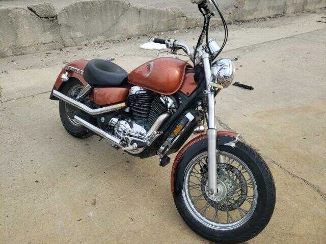 Honda VT1100C2 (SHADOW ACE)