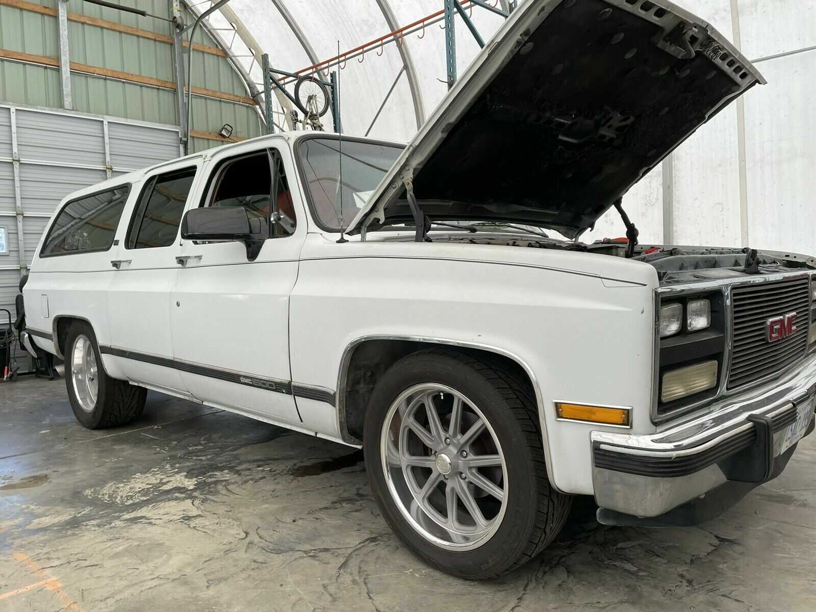 GMC Suburban