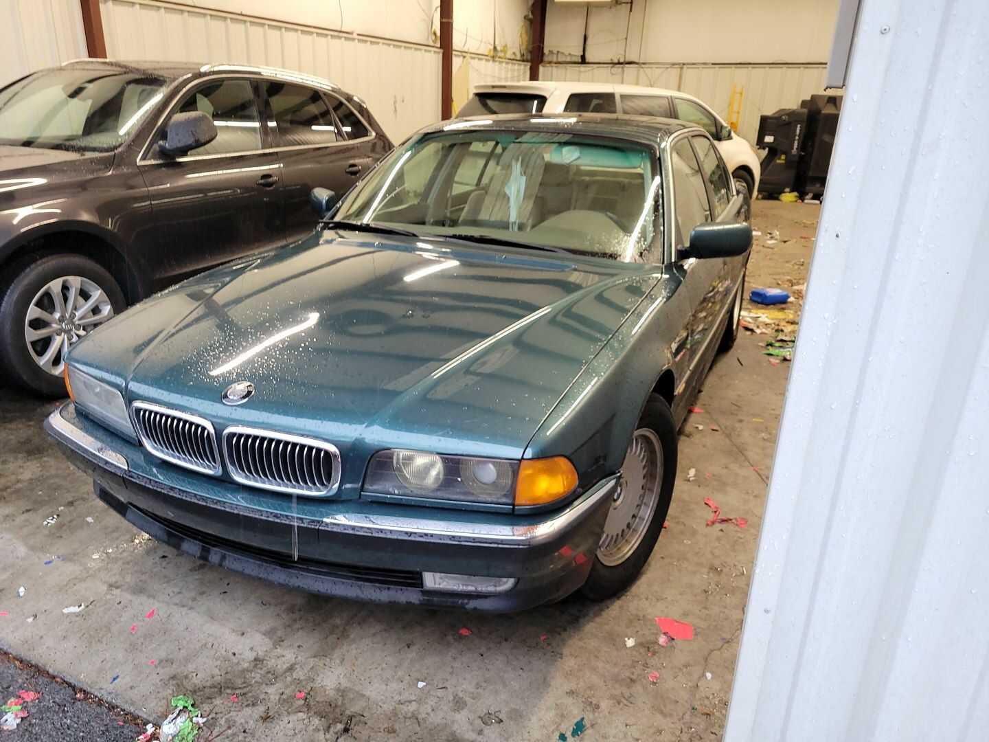 BMW 740i