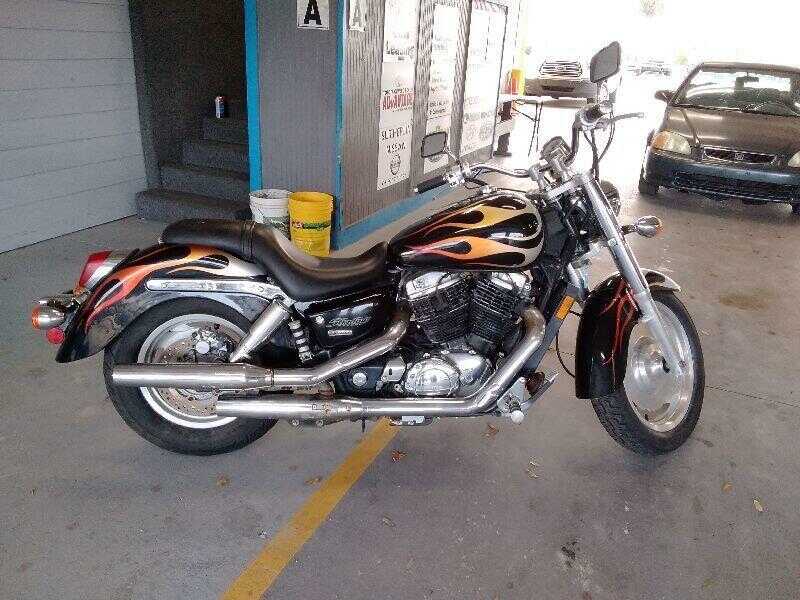 Honda VT1100C2 (SHADOW SABRE)