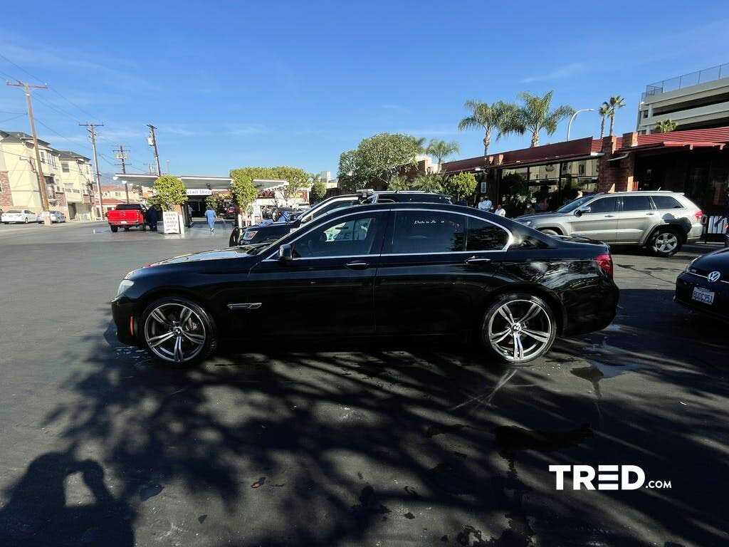 BMW 740i