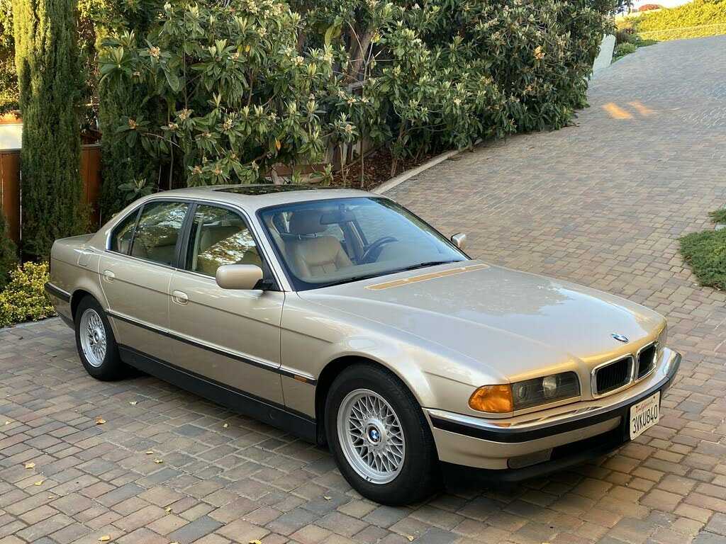 BMW 740i