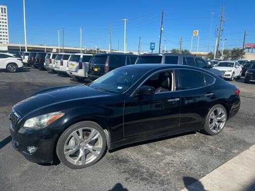 Infiniti M56