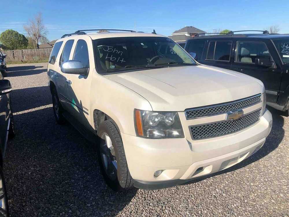 2011 CHEVROLET Tahoe