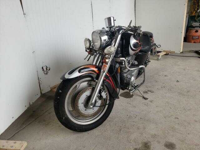 Honda VT1100C2 (SHADOW SABRE)