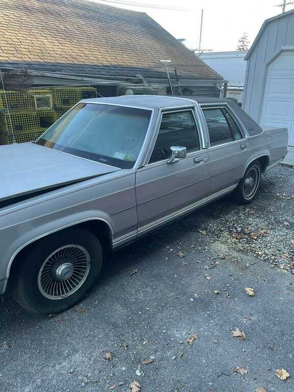 Ford Crown Victoria