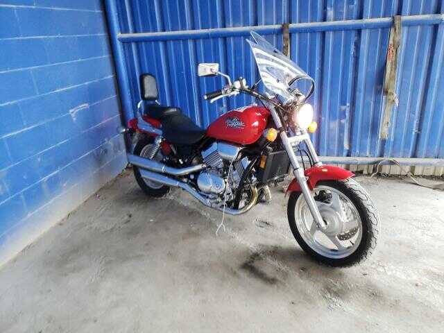 Honda VF750C (MAGNA)
