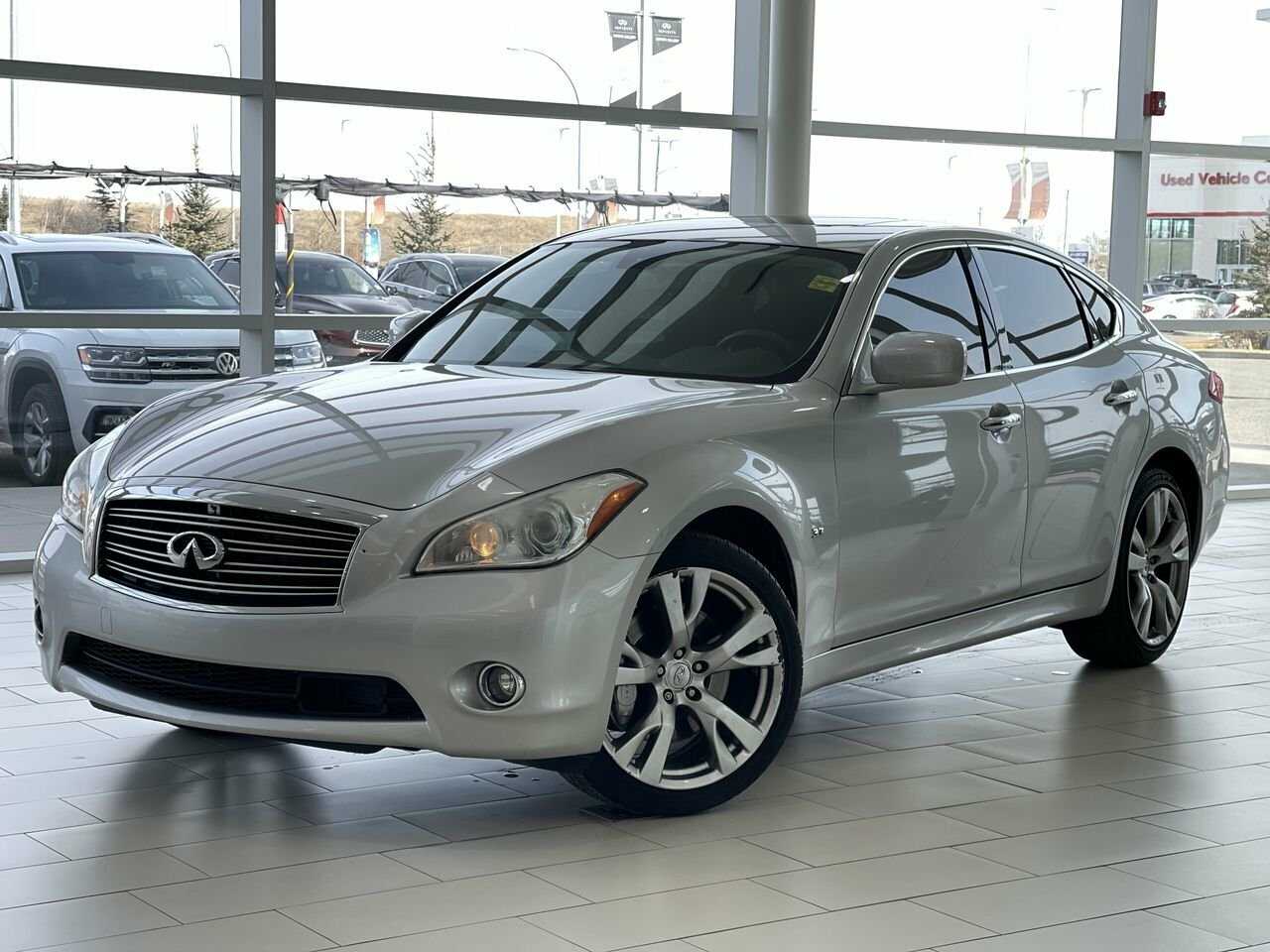 Infiniti Q70