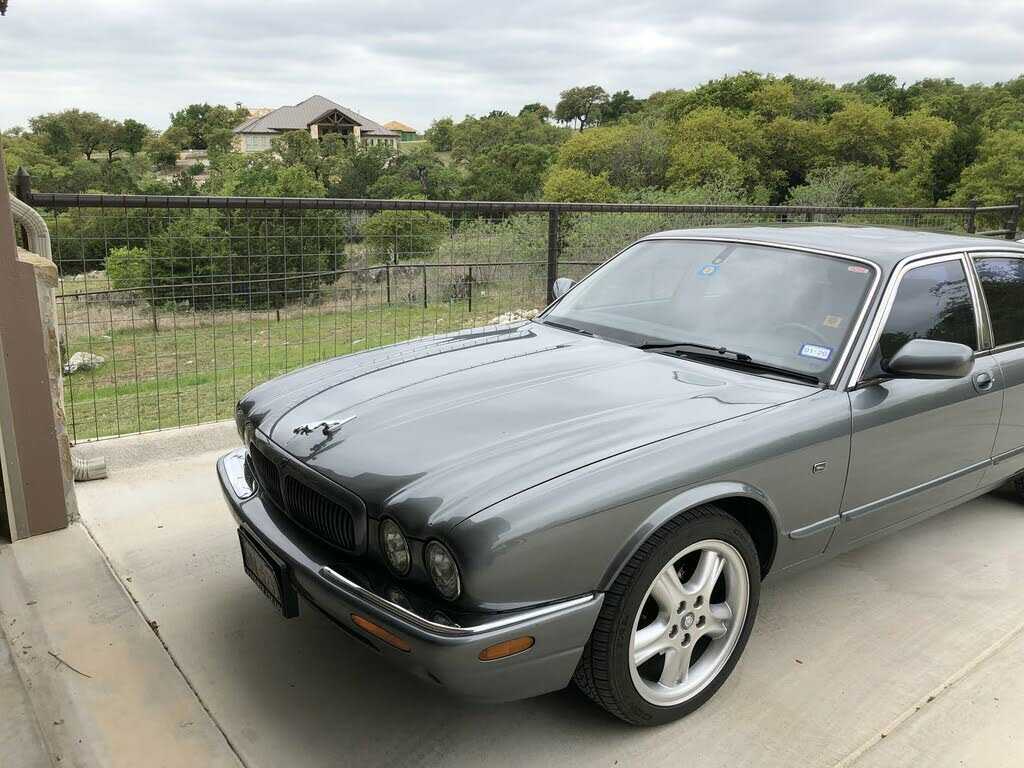 Jaguar XJ