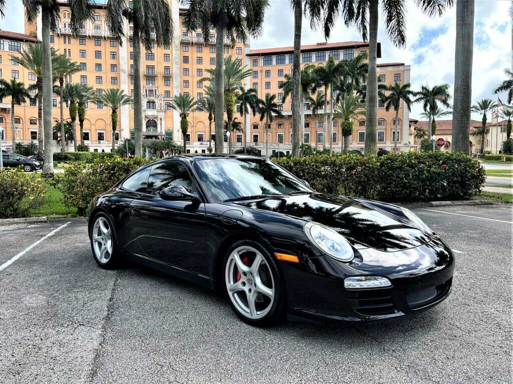 PORSCHE