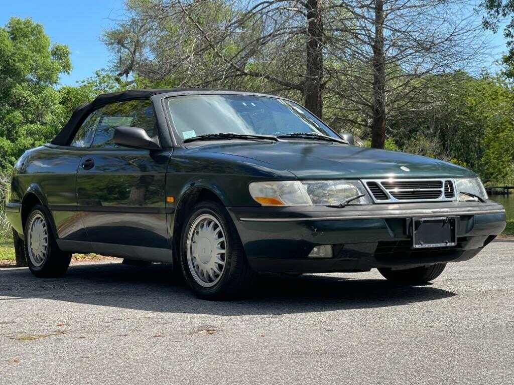 Saab 900
